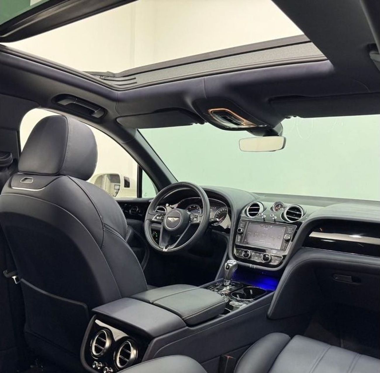 Bentley Bentayga V8 2019 Bentley Bentayga V8, Warranty, Full Bentley Service History, Excellent Condition, GCC