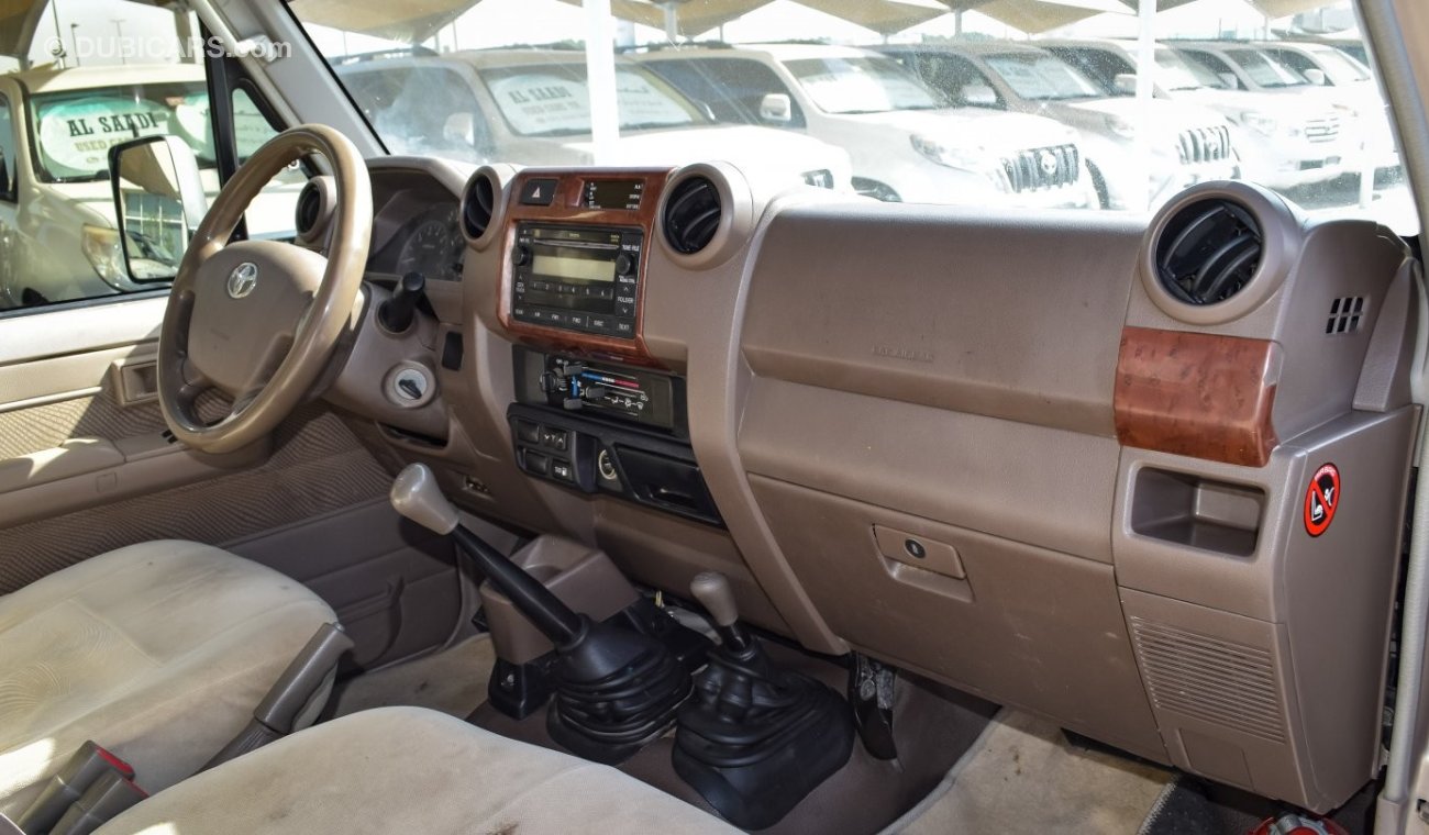 Toyota Land Cruiser Pick Up LX V6