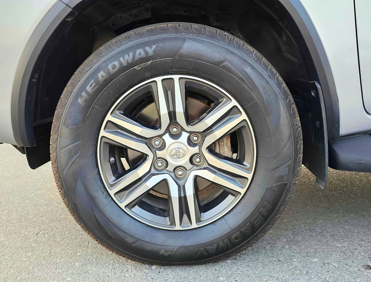 تويوتا فورتونر EXR V4 4WD/ LEATHER SEATS/ DVD/ REAR CAMERA/ LOT# 102396