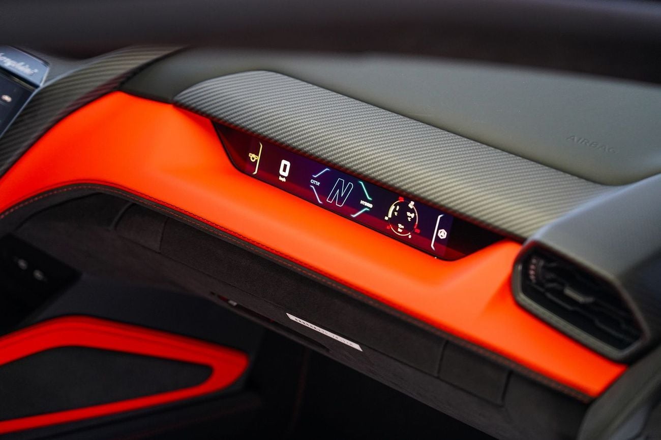 لامبورغيني ريفويلتو 6.5L V12 Hybrid