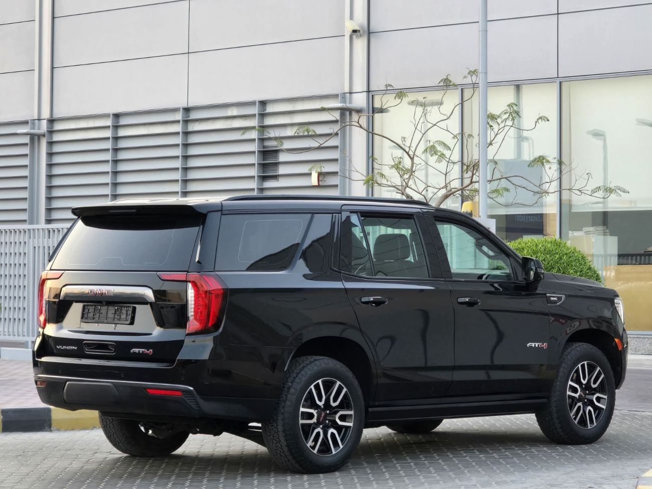 GMC Yukon AT4 5.3L GMC YUKON AT4 2022// GCC// UNDER WARRANTY// FSH// ORIGINAL PAINT