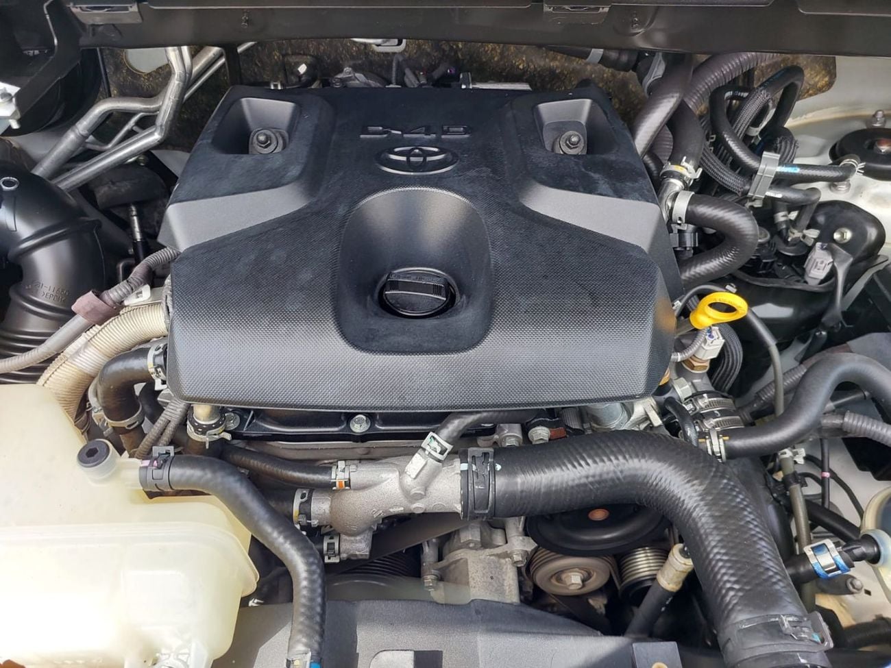 Toyota Hiace TOYOTA HIACE COMMUTER VAN RHD 2020 MODEL 2.8 L DIESEL AUTOMATIC(PM16665)