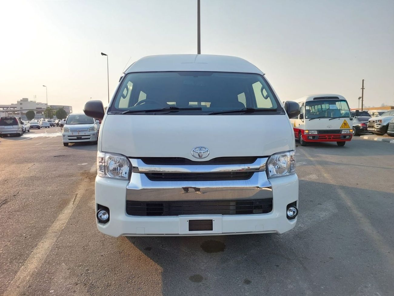 Toyota Hiace TOYOTA HIACE COMMUTER VAN RHD 2018 MODEL 3.0 L DIESEL AUTOMATIC(PM35933)