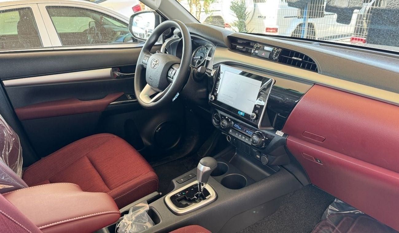 Toyota Hilux S GLX 2.7L 4WD A/T TOYOTA HILUX DOUBLE CABIN  GLX 2.7L 4WD A/T 2025