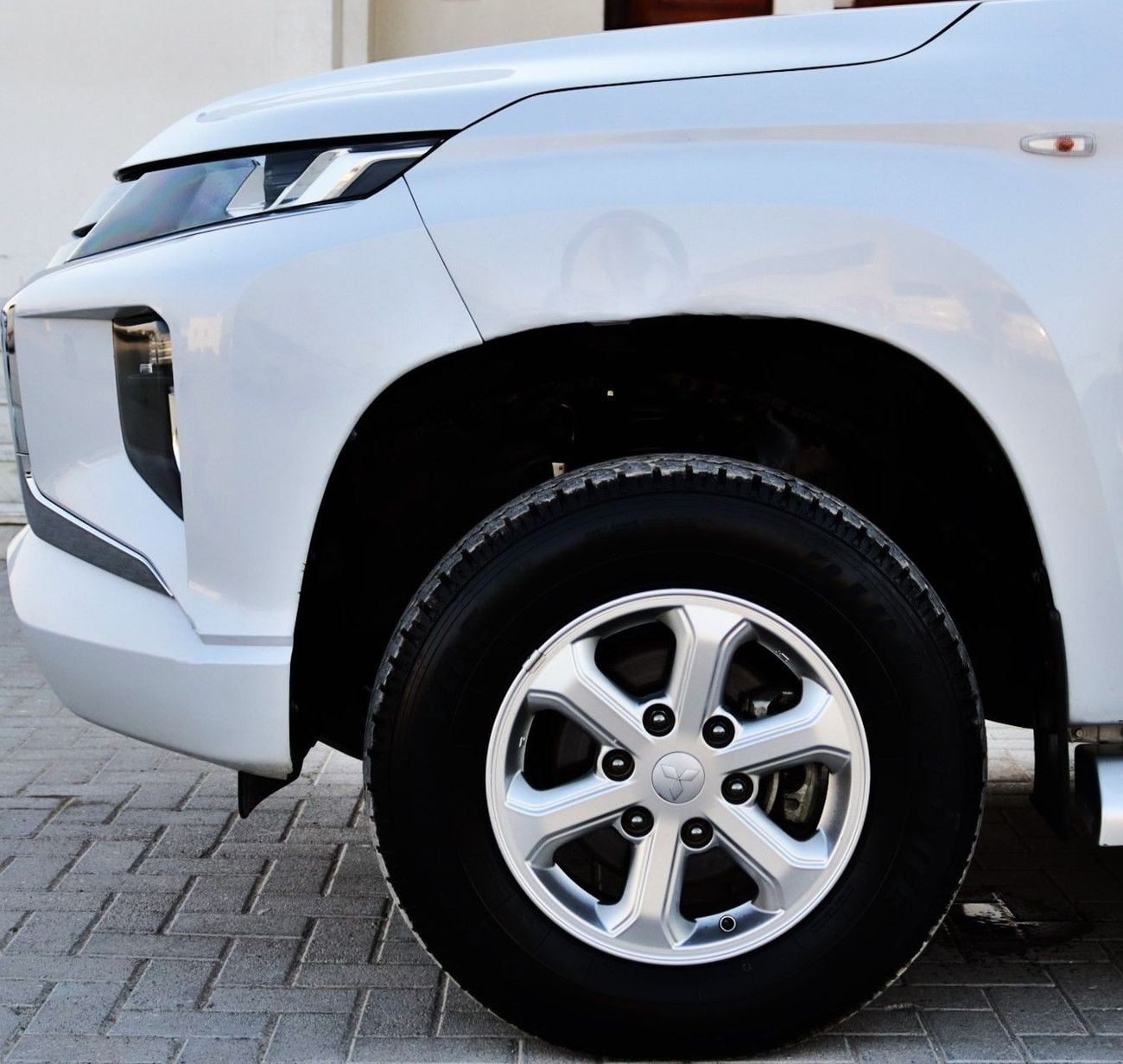 ميتسوبيشي L200 ميتسوبيشي L200 GLX (الجيل الخامس) 2021، مقصورة مزدوجة، 4 أبواب، محرك بنزين 4 أسطوانات سعة 2.4 لتر، ن