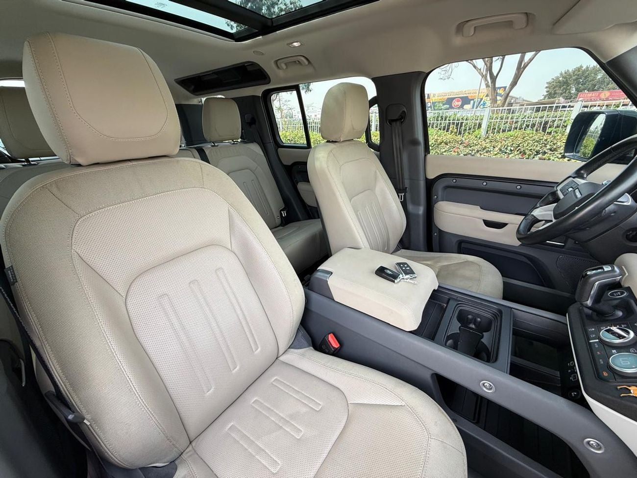 Land Rover Defender P300 110 S 2.0L (5 Seater) RAMADAN OFFER LAND ROVER DEFENDER 110S P300 2021 GCC URBAN BODY KIT FULL