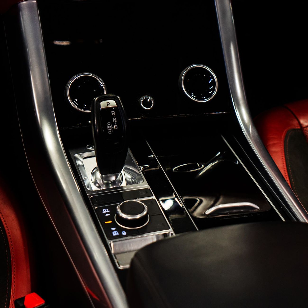 Land Rover Range Rover Sport AED 2,682  pm • 0% Downpayment • Range Rover Sport HSE V8 • 1 Year Warranty