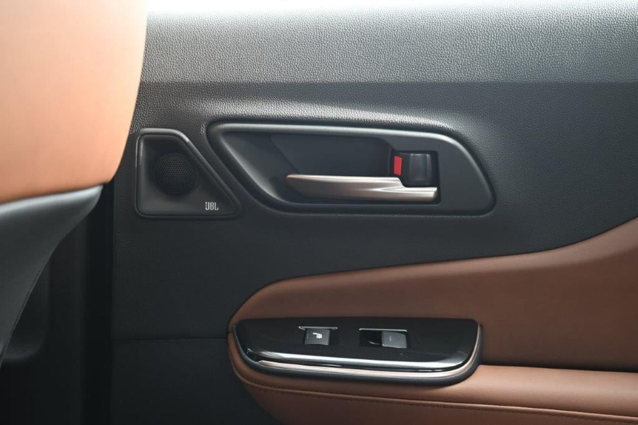 تويوتا كراون 2.5L HYBRID AWD 5 SEATER AT TECH PLUS