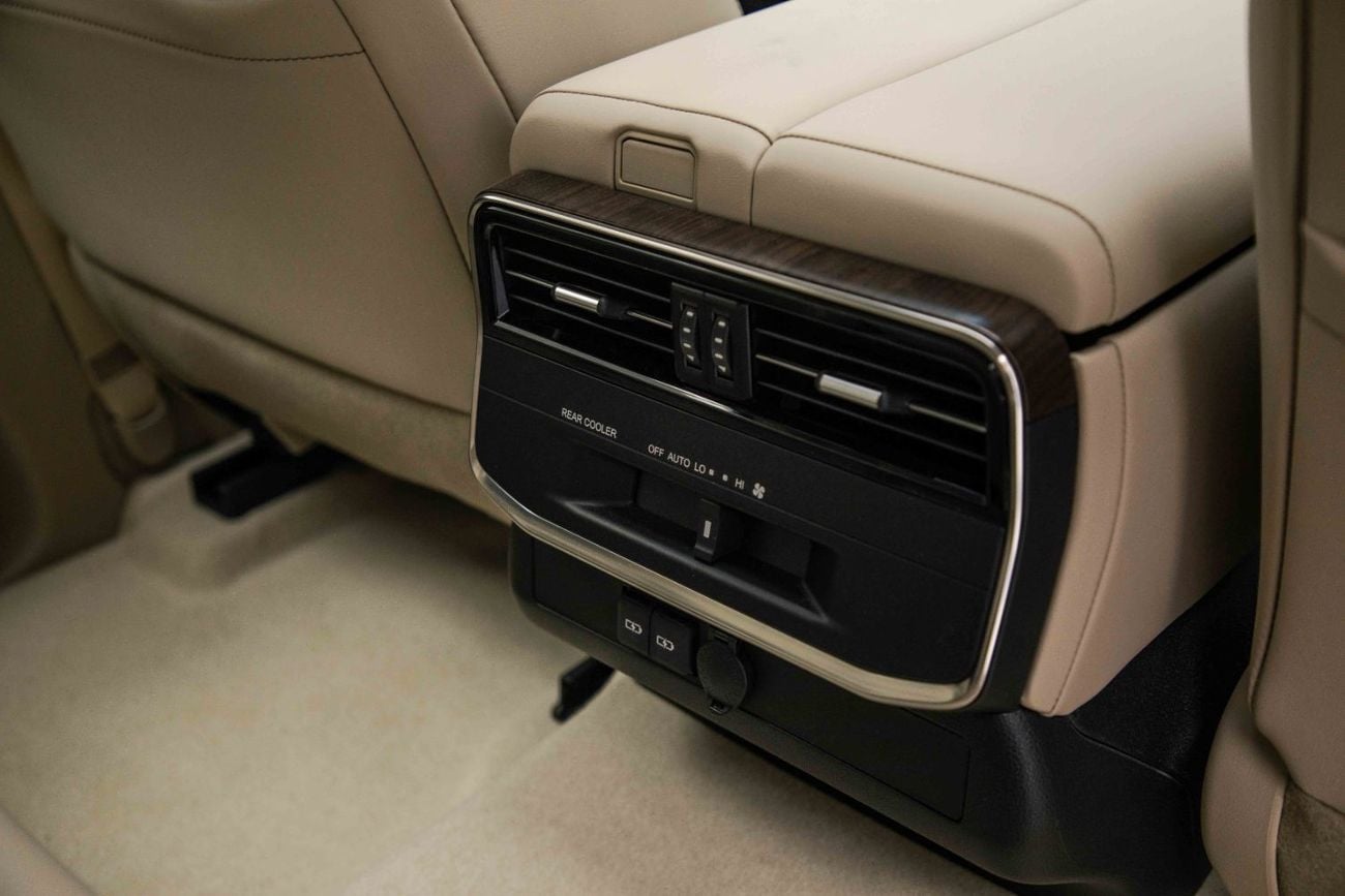 تويوتا لاند كروزر LC300 GXR 3.5L - Black Inside Beige | Export Only