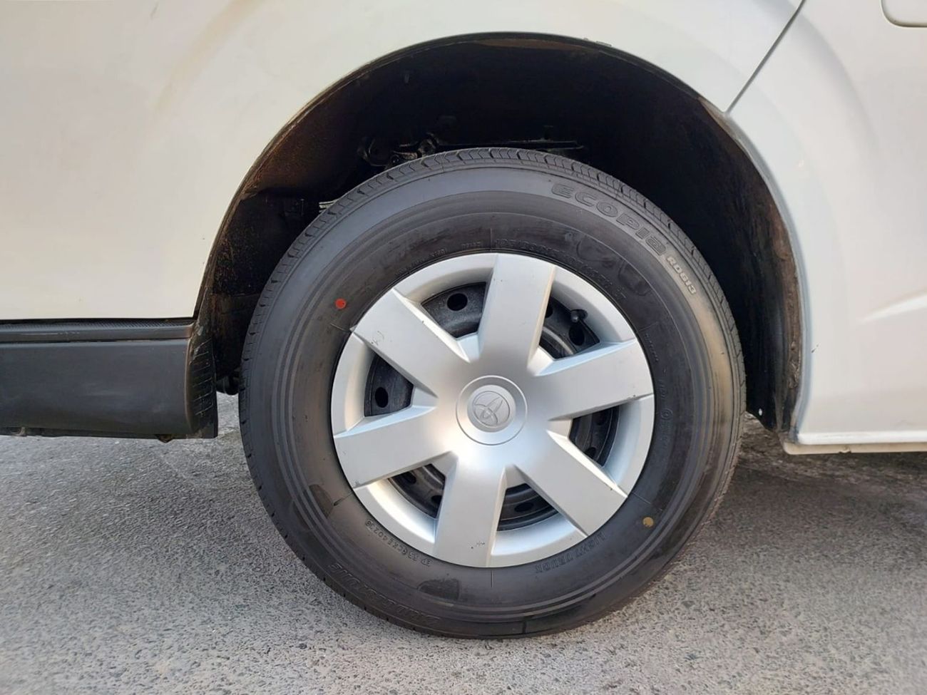 Toyota Hiace TOYOTA HIACE VAN RHD 2017 MODEL 2.7 L PETROL AUTOMATIC(PM27593)