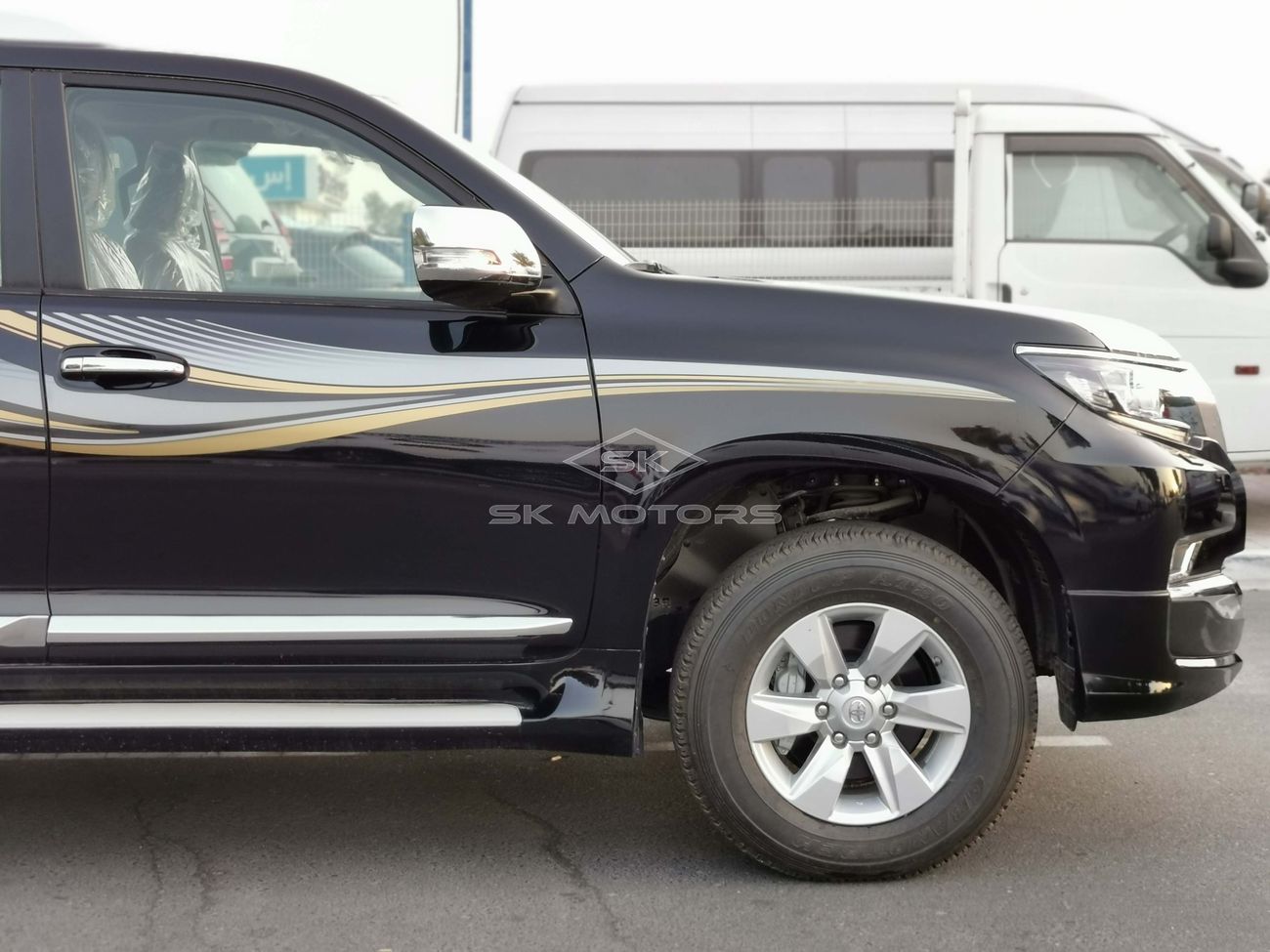 Toyota Prado 2.7L, 17" Rims, Sunroof, Rear Camera, Front Power Seats, Leather Seats, Rear A/C (CODE # PVXR03)