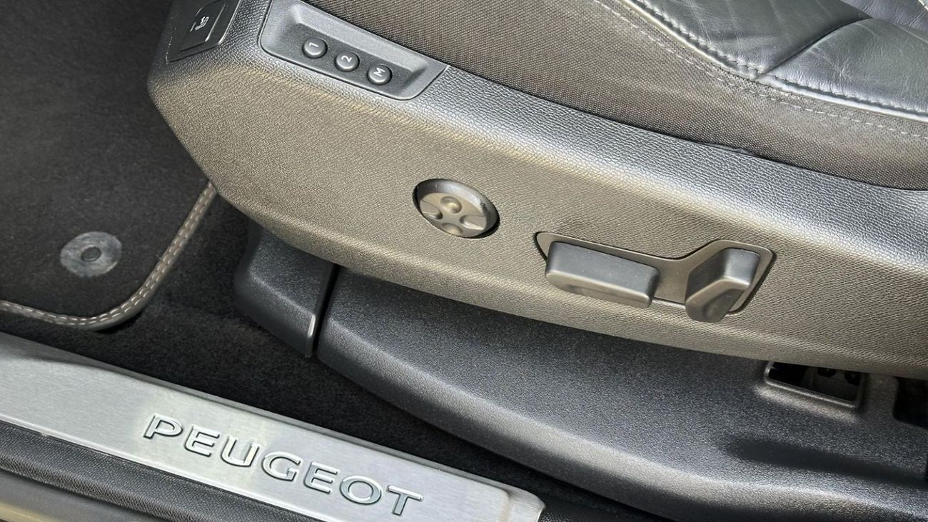 Peugeot 3008 GT LINE GCC 1.6T Full Service History Under Warranty