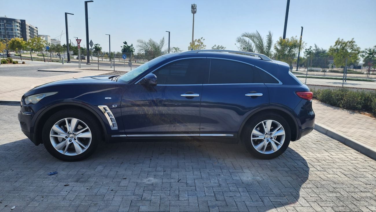 Infiniti QX70 Luxury