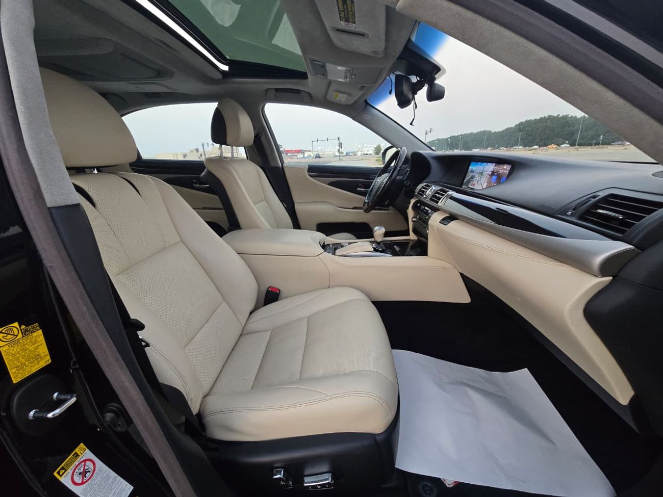 لكزس LS600h L 5.0L