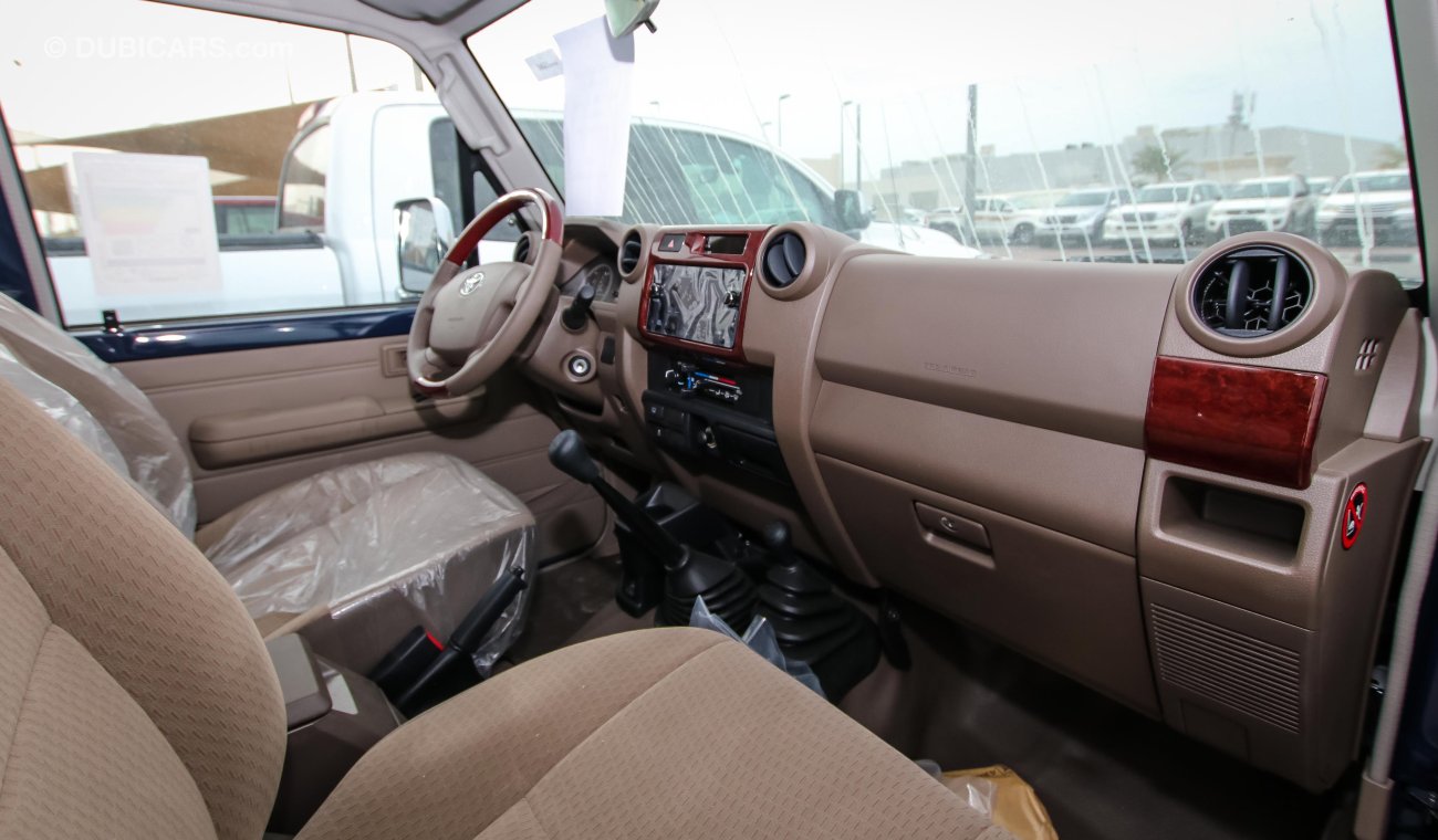 Toyota Land Cruiser 71 HARDTOP SHORT WHEEL BASE V6 4.0L PETROL 5 SEAT MANUAL TRANSMISSION