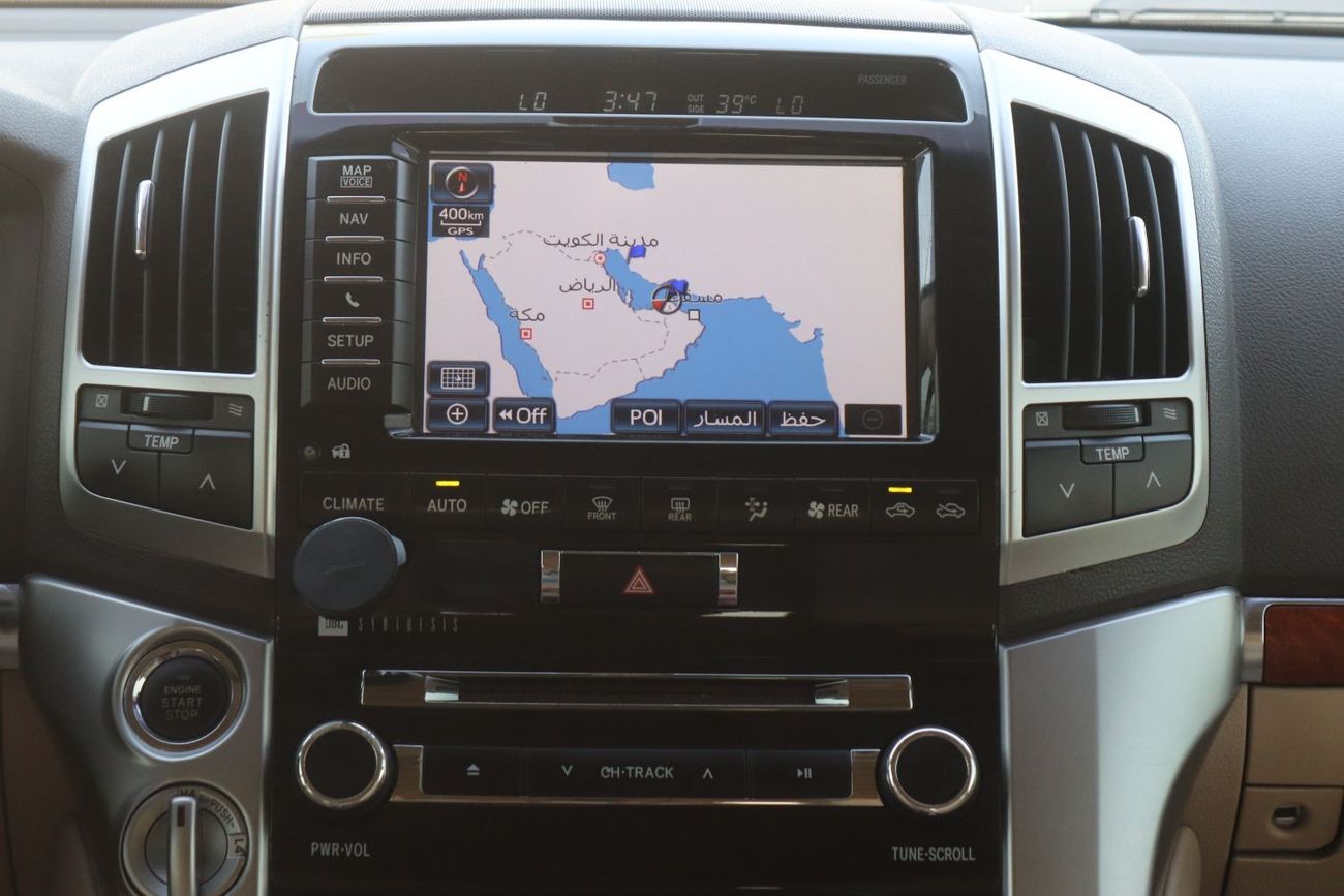 Toyota Land Cruiser VXR LEATHER SEAT, ELECTRIC SEAT, SUNROOF, MONITOR, MODEL 2015