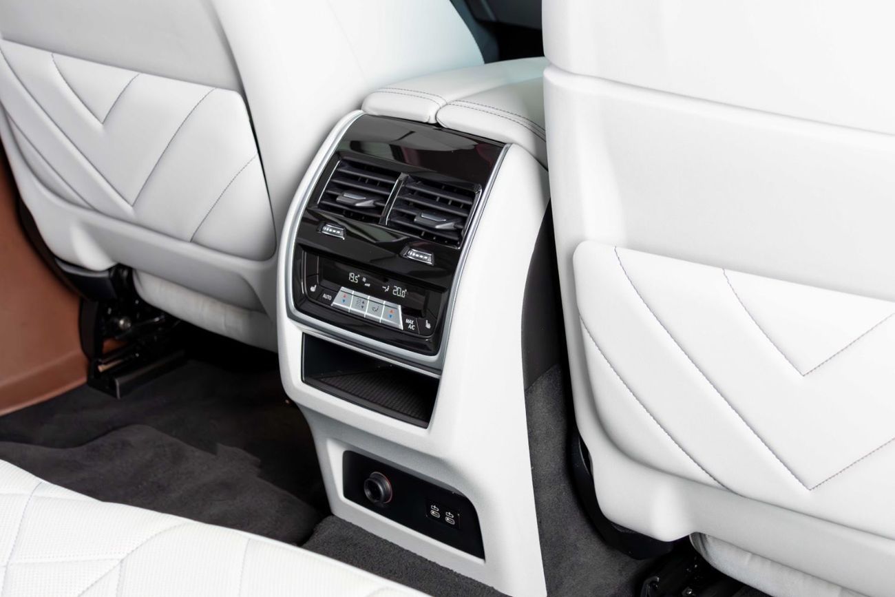 بي أم دبليو XM GCC-AGMC Warranty Service Contract Until 07/2027-Carbon Fiber Package-Merino Leather