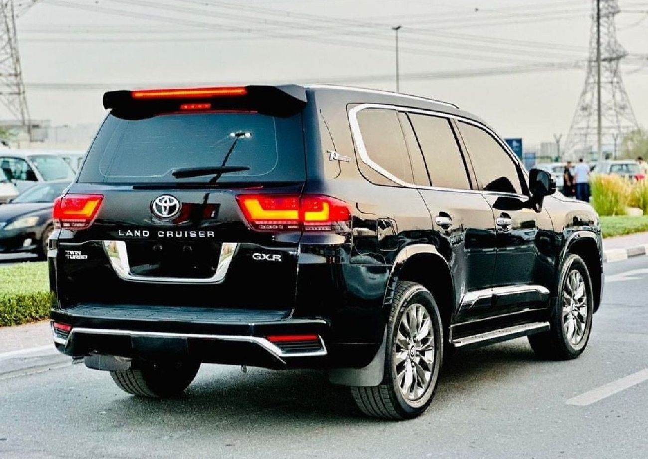 تويوتا لاند كروزر GXR 2012 Facelift to 2024 Shape LC300 Full Option Very Clean And Perfect condition