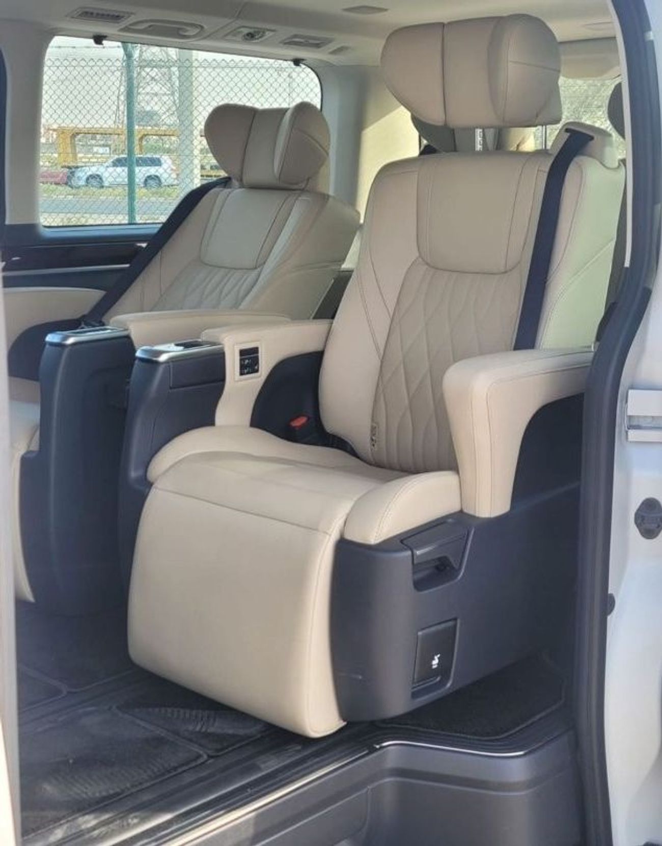 Toyota Granvia PREMIUM 3.5L PETROL 2023