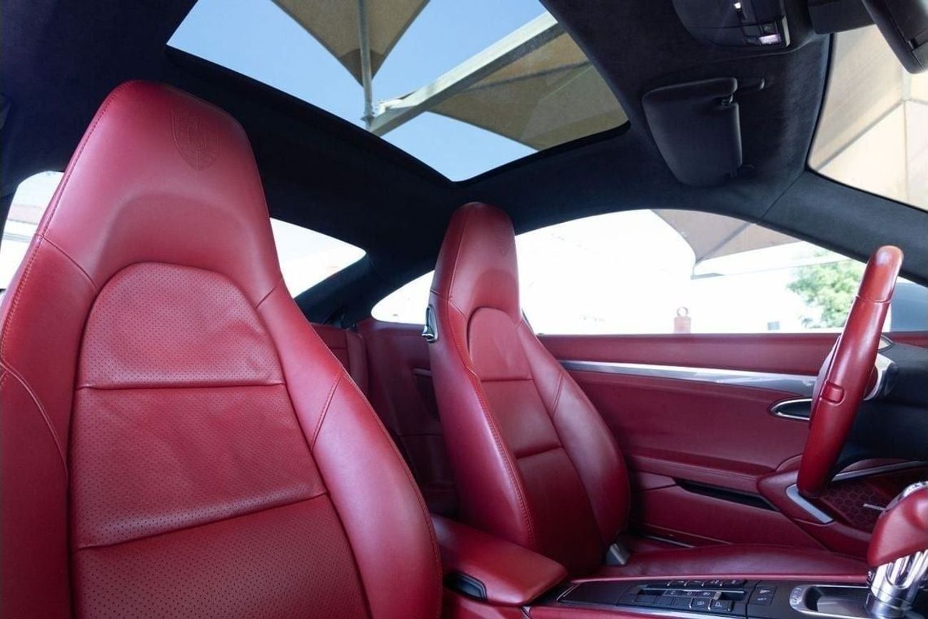 بورش 911 Carrera 4S 3.8L Coupe Porsche 911 Carrera 4S 2015 GCC with Flexible Down-Payment.