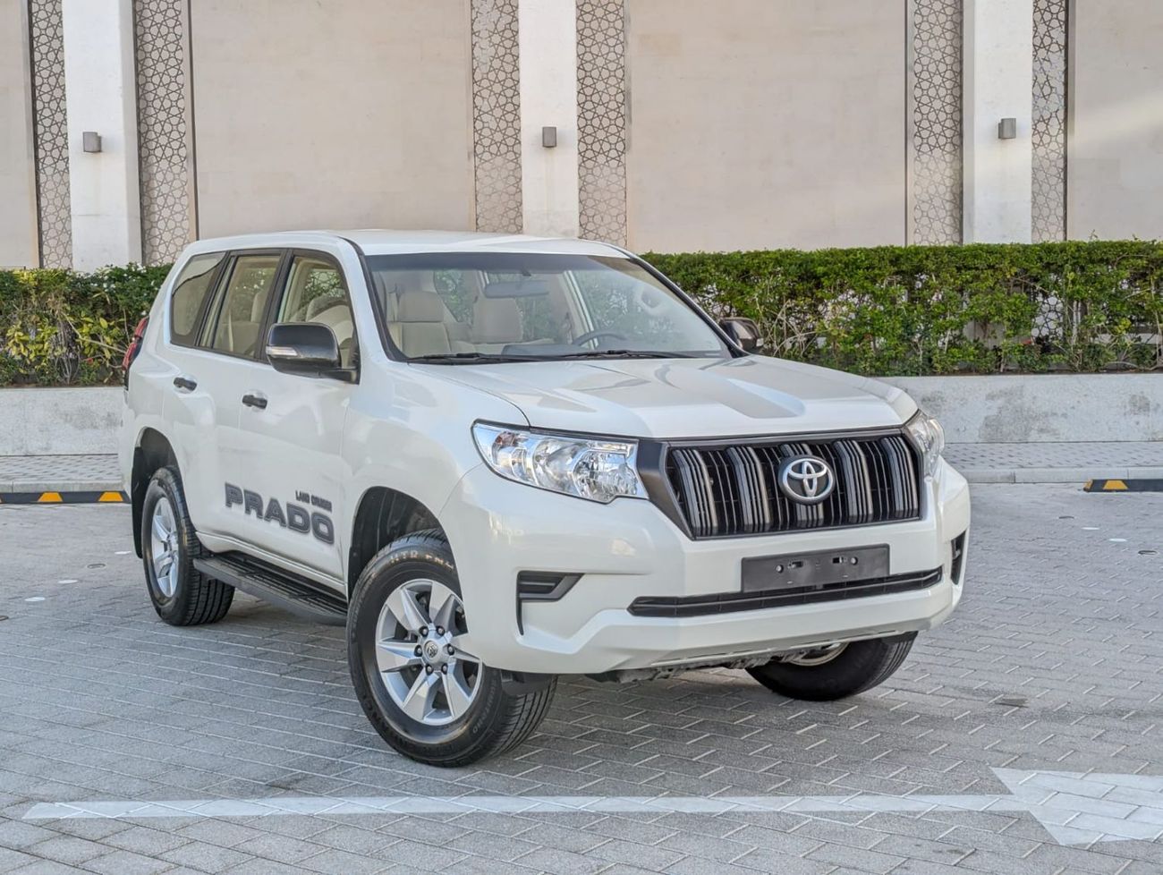 Toyota Prado Toyota Prado 2023 LHD white colour Gcc specs