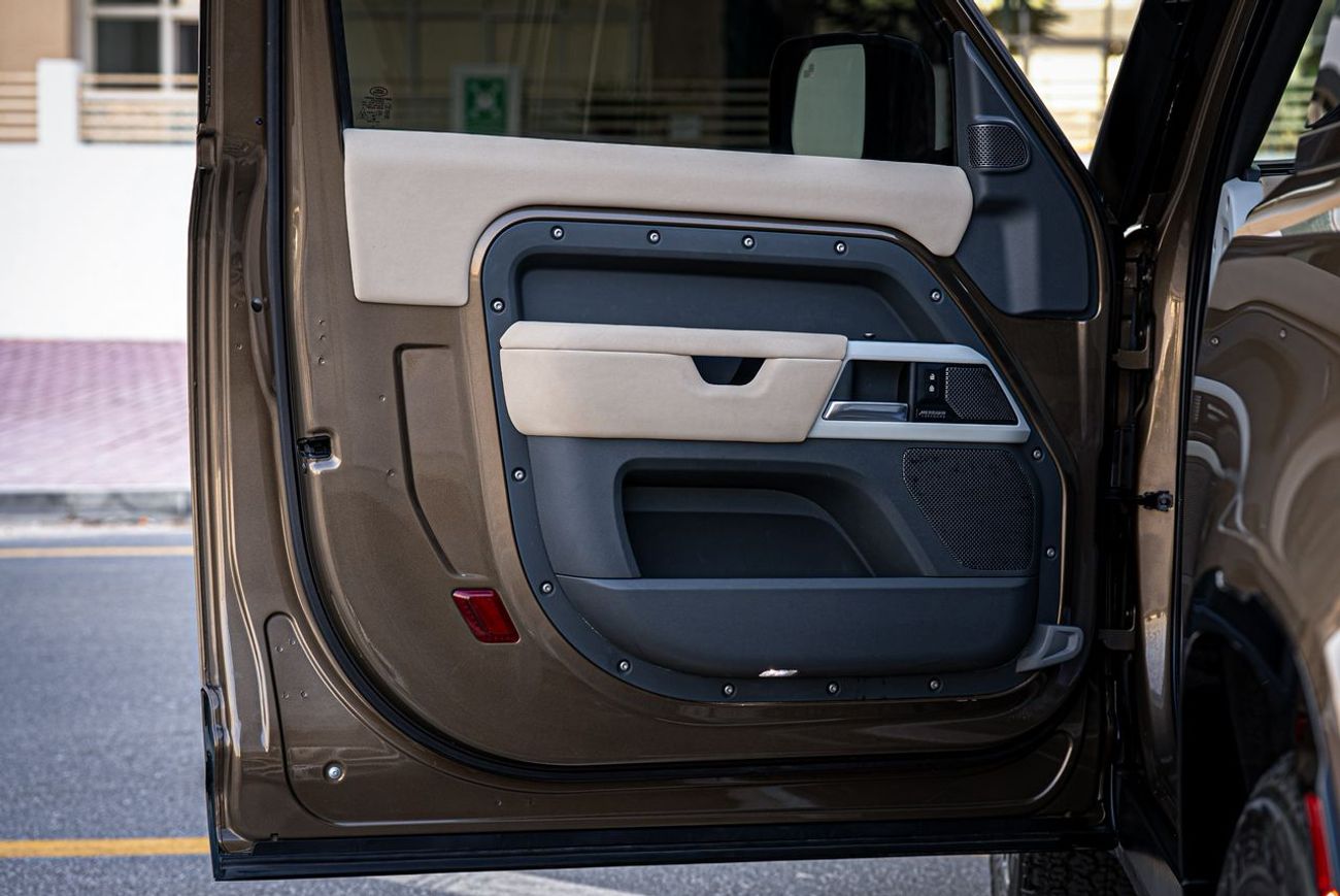 لاند روفر ديفندر P400 90 X-Dynamic HSE 3.0L (5 Seater)