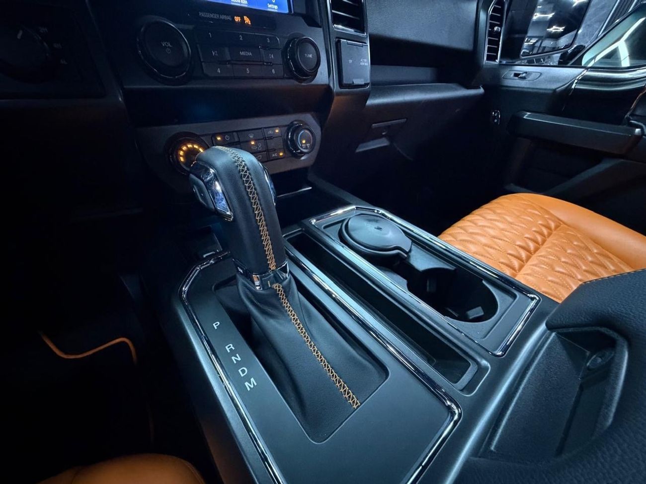 Ford F-150 XLT CREW CAB