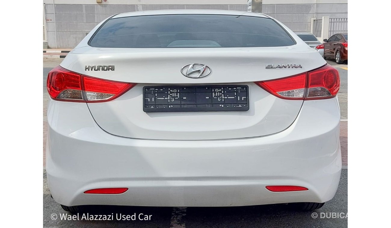 Hyundai Elantra هيونداي النترا 2013 خليجي 1.6 سي سي نظيفة جدا من الخارج و الداخل