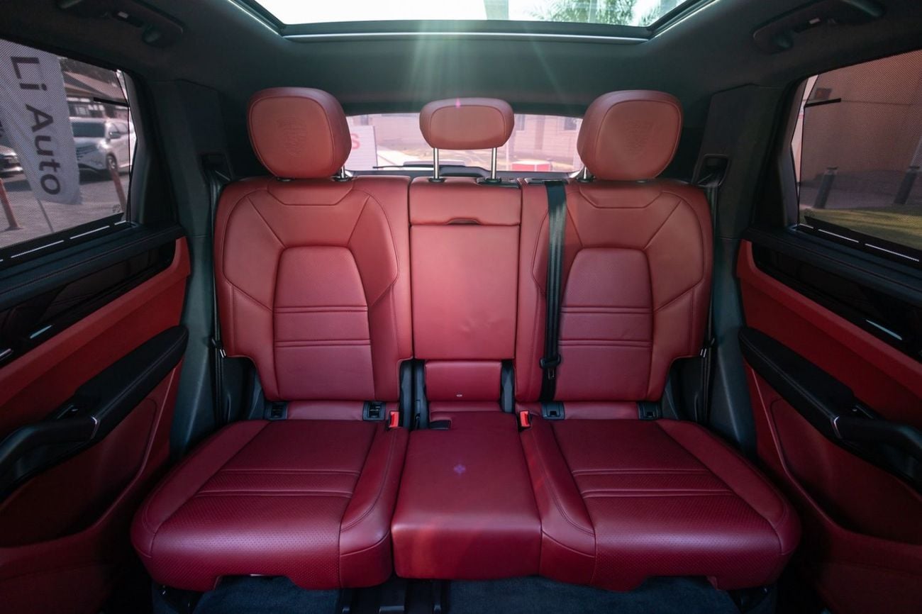 Porsche Cayenne 2023 Porsche Cayenne Platinum Edition GCC | Warranty