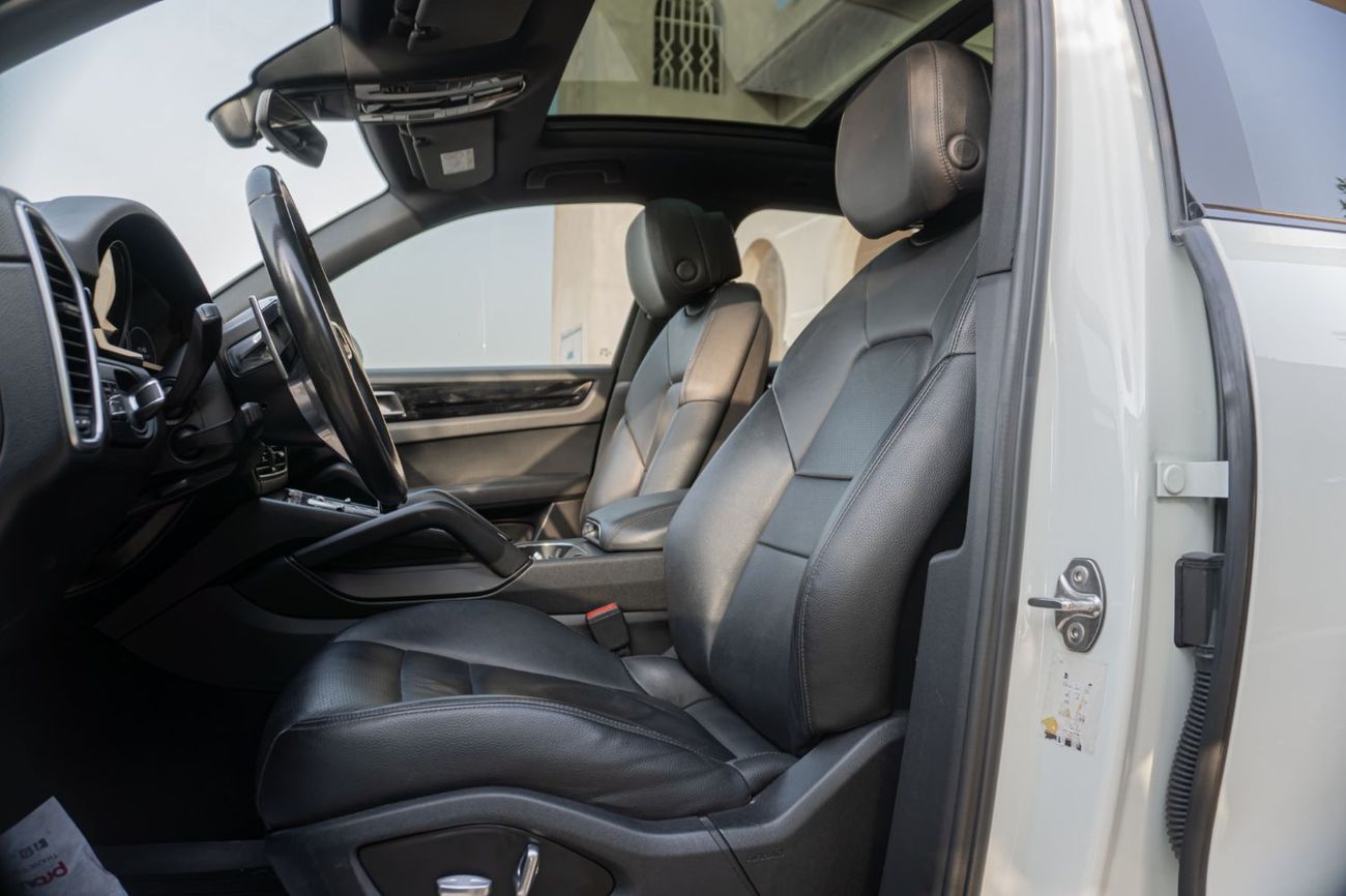 Porsche Cayenne E-Hybrid 3.0L (355 HP)