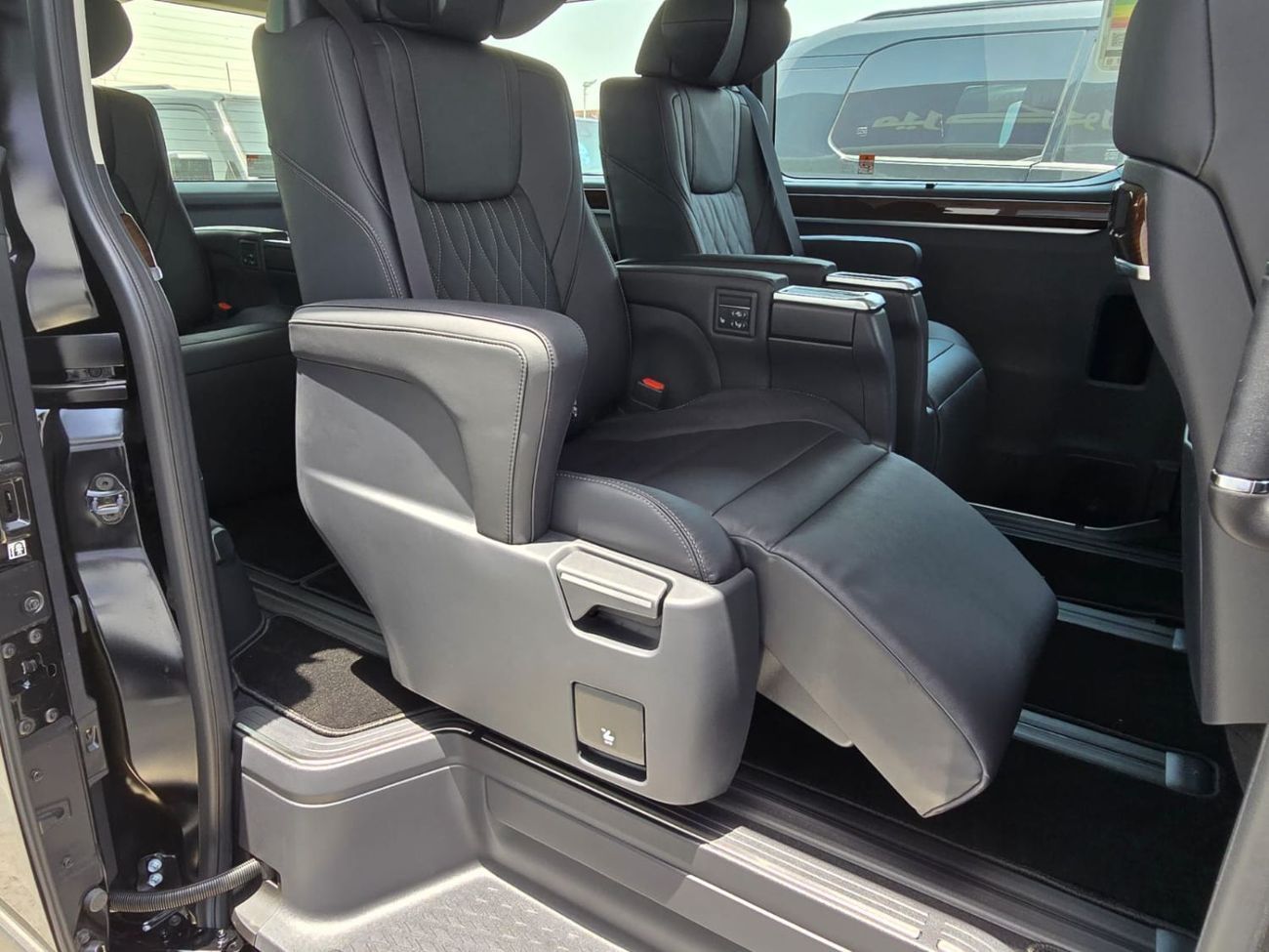 Toyota Granvia 3.5L V6 PETROL PREMIUM  6 SEATER FULL OPTION