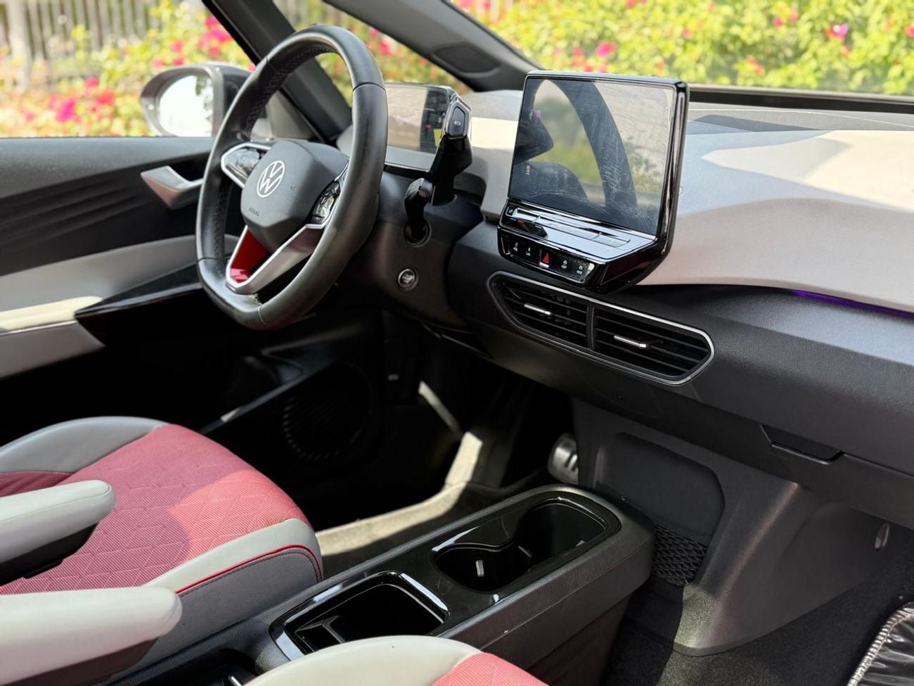 Volkswagen ID.3/Life TECH (NON GCC) VOLKSWAGEN ID3 VERY AMAZING COLOUR