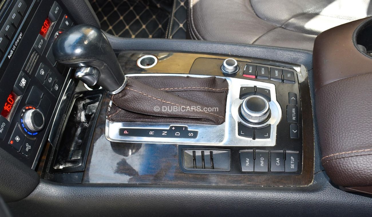 Audi Q7 2009 GCC model, silver color, saffron interior, leather panorama, cruise control, sensor wheels, in