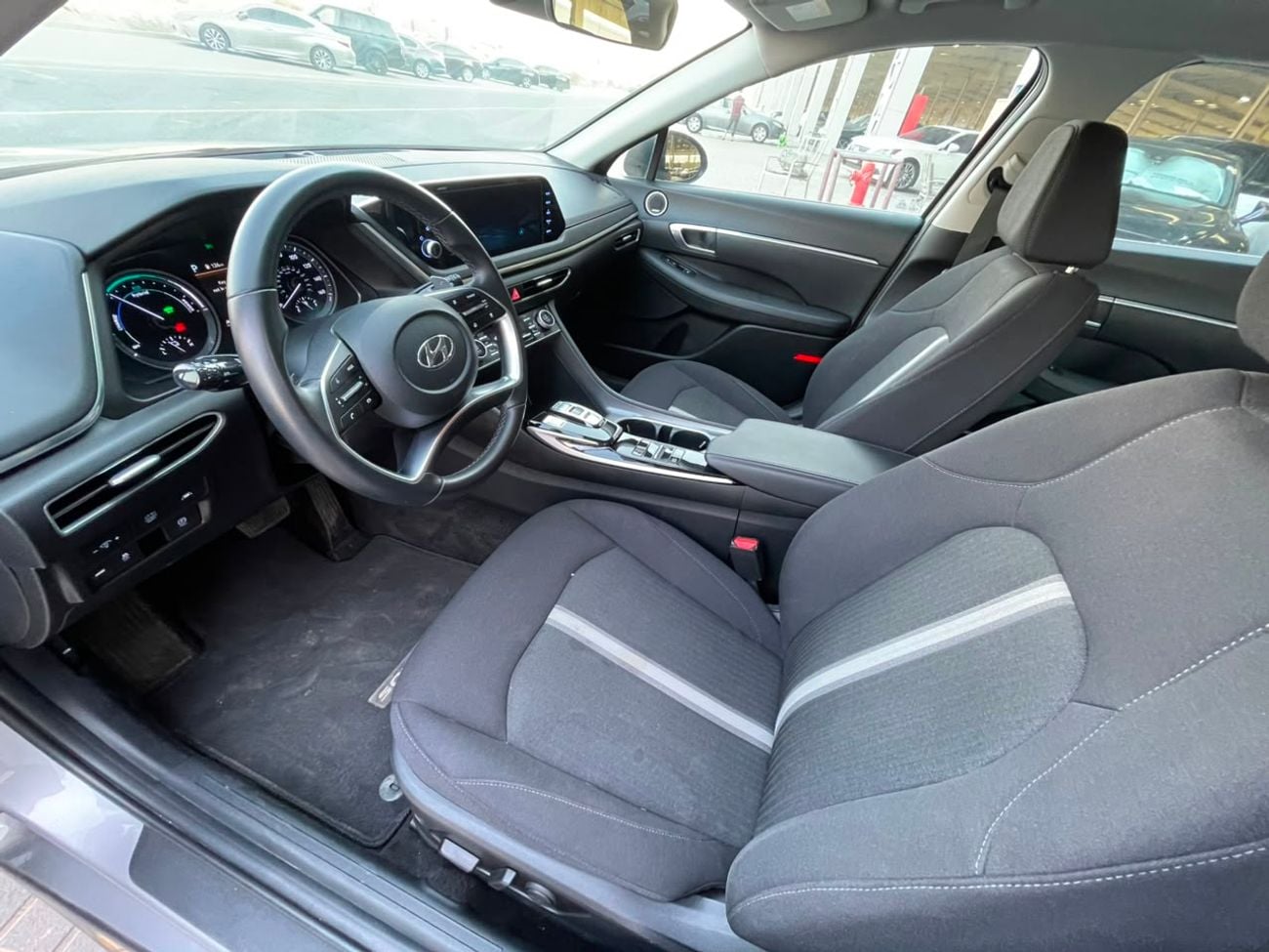 Hyundai Sonata SE / V4 HYBRID / BIG RIMS / RADAR / BLIND SPOTS / WIRLESS CHARGE / BOSE SOUND SYSTEM