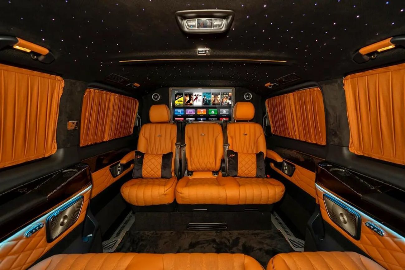Mercedes Benz V300 NEW ARRIVAL MODEL LUXURY MERCEDES GCC V300 with ADDITIONAL REAR AC-2 YEARS WARRANTY BY VLINE