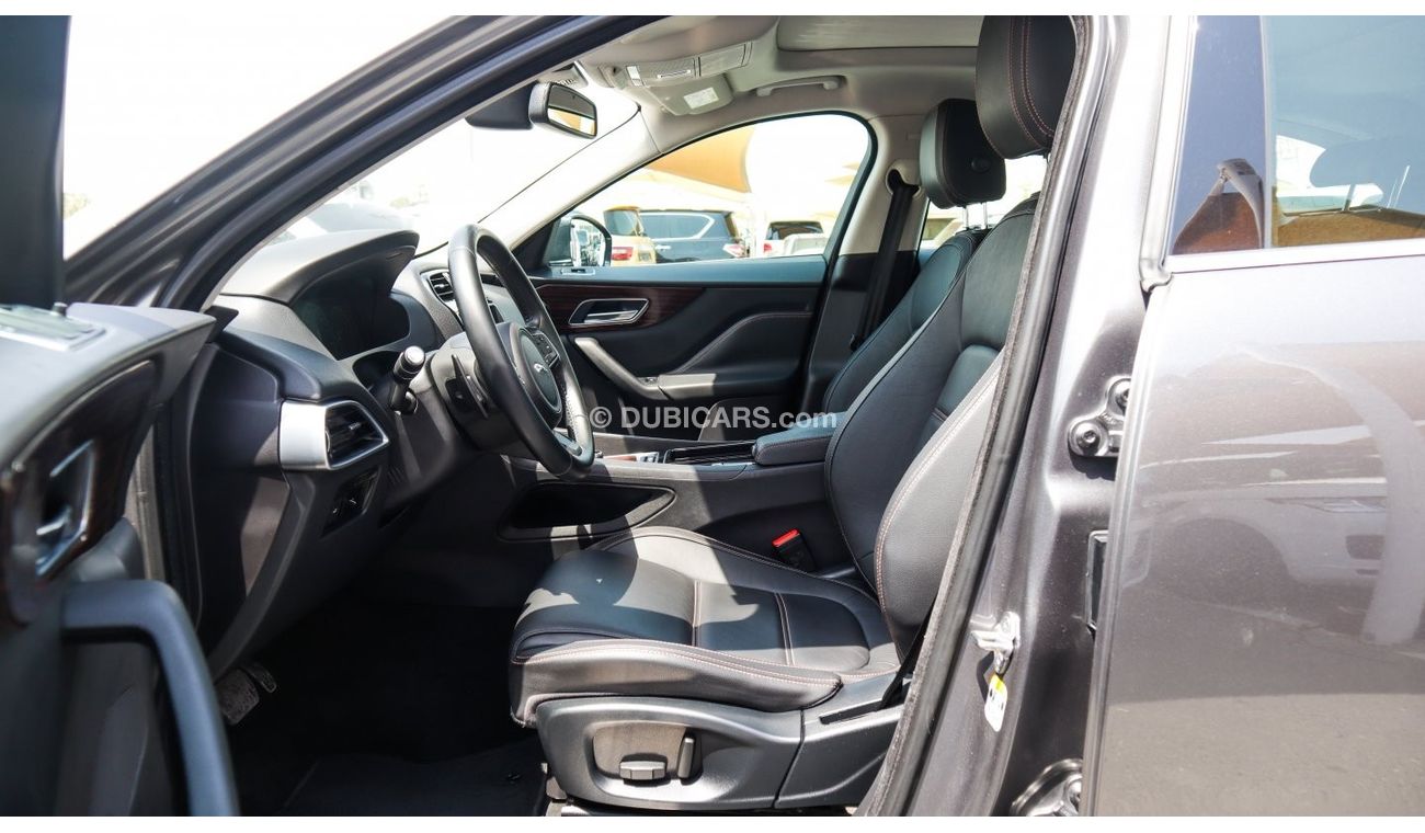 جاكوار F بيس