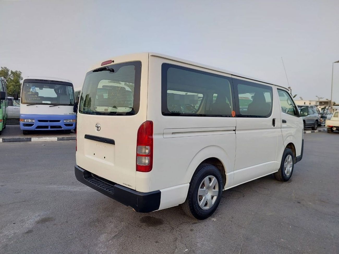 Toyota Hiace TOYOTA HIACE VAN RHD 2015 MODEL 3.0 L DIESEL AUTOMATIC(PM16901)