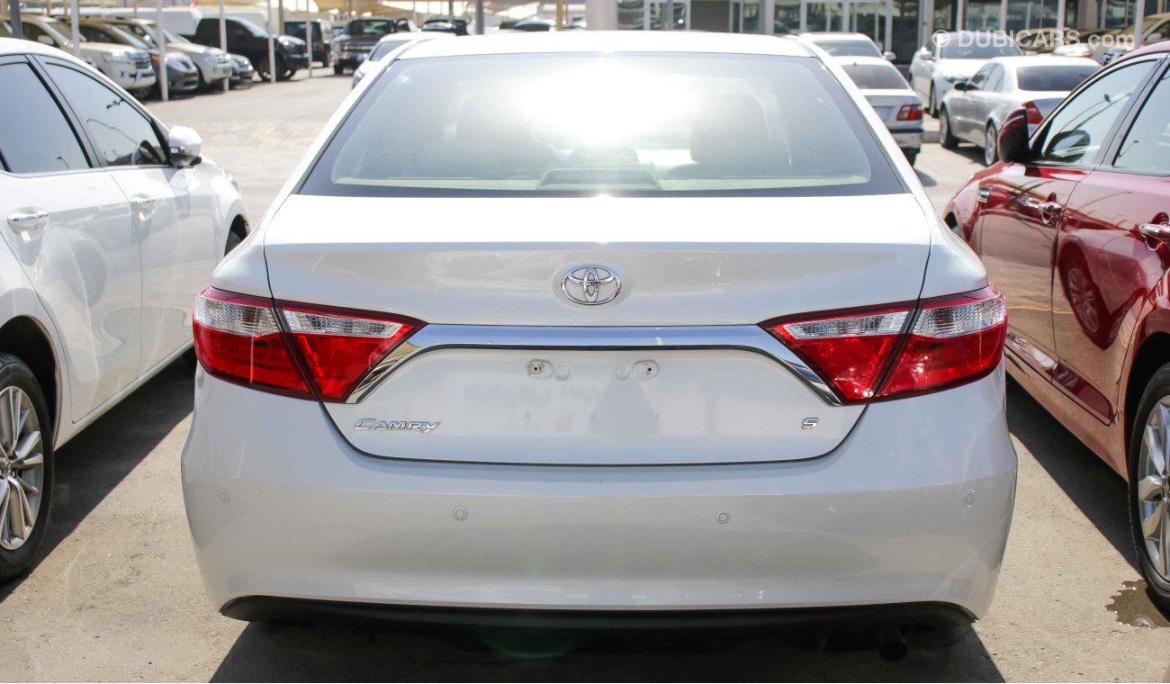 Toyota Camry S