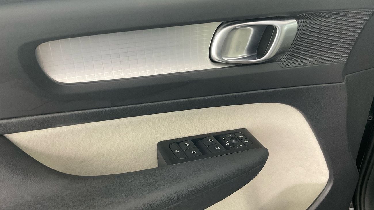 فولفو XC 40 T4 Momentum | شامل الضمان | 0 ﺪﻔﻋﺓ ﺃﻮﻟﻯ