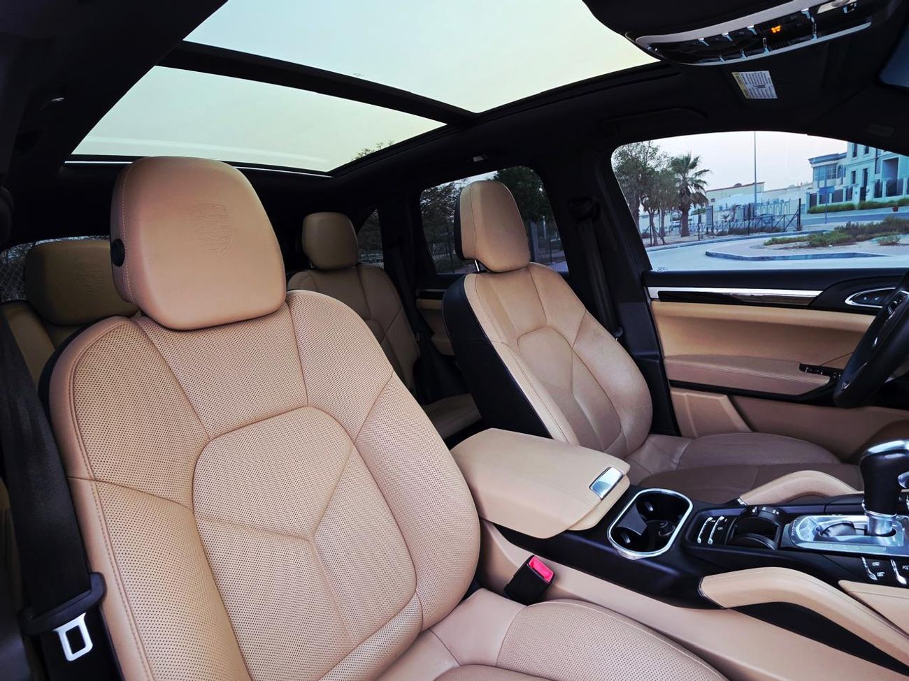 Porsche Cayenne Std 3.0L (335 HP) 3.0L (335 HP) PORSCHE CAYENNE 2018 PLATINUM EDITION