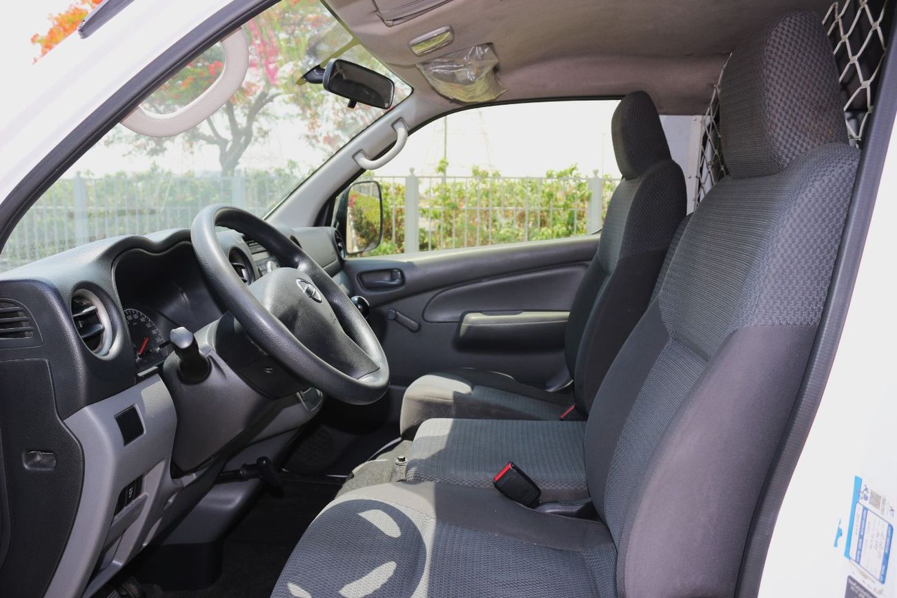 نيسان أورفان NISSAN URVAN 2021 GCC MANUAL GEAR DELIVERY VAN    Panel Van High Roof 2.5L M/T Petrol