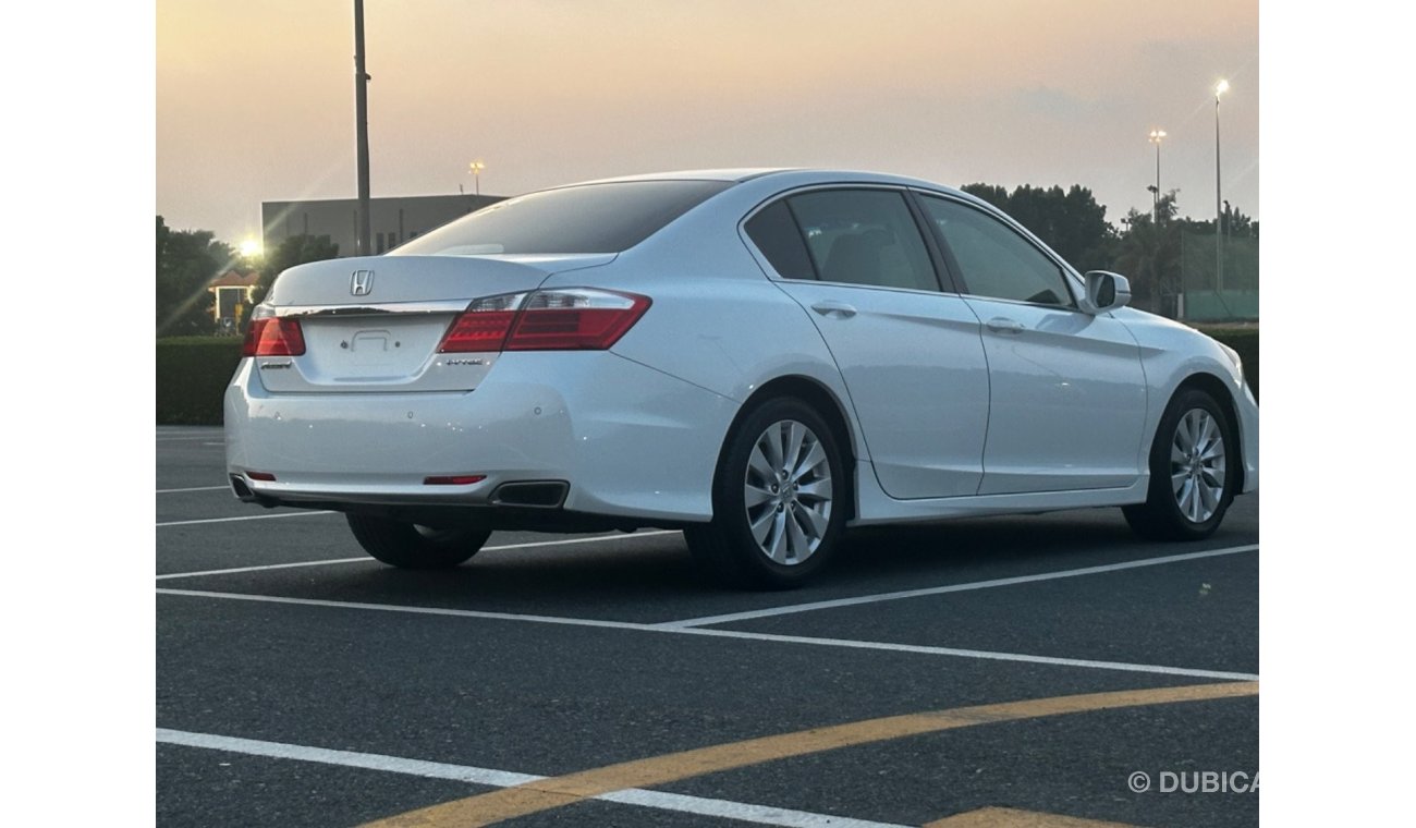 Honda Accord Sport MODEL 2016 GCC CAR PERFECT  CONDITION INSIDE AND OUTSIDE FULL OPTION SUN ROOF