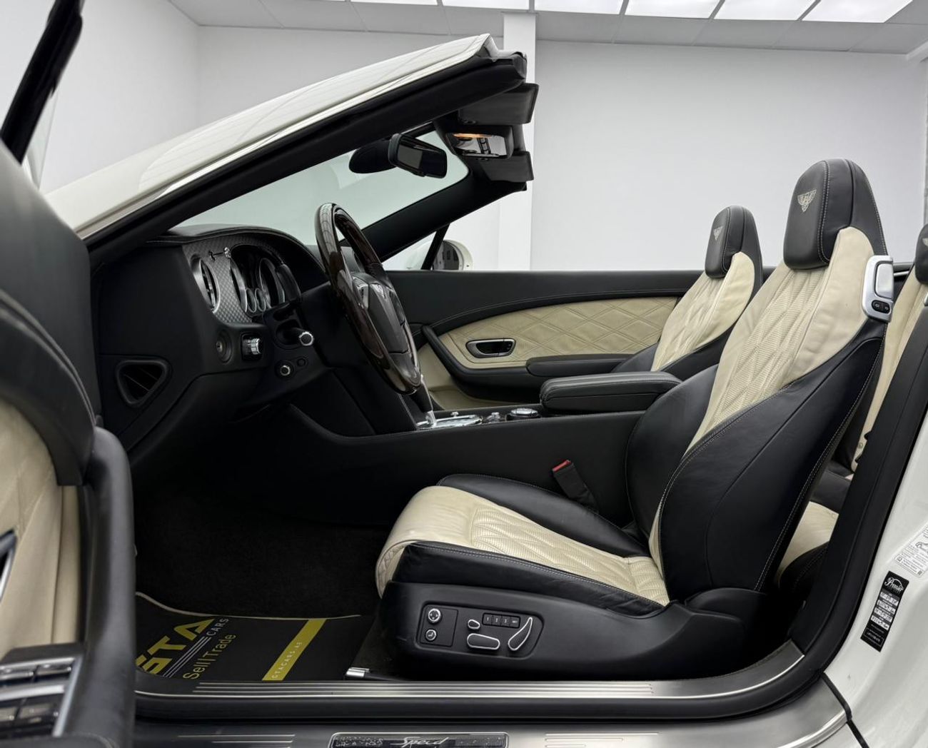 بنتلي كونتيننتال جي تي سي 2015 Bentley Continental GTC Speed Convertible, Fully Loaded, Excellent Condition, GCC