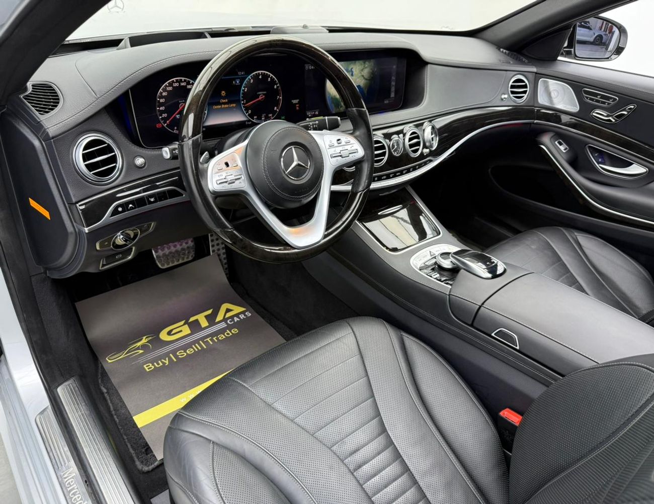 Mercedes-Benz S 560 Std 4.0L (469 HP)