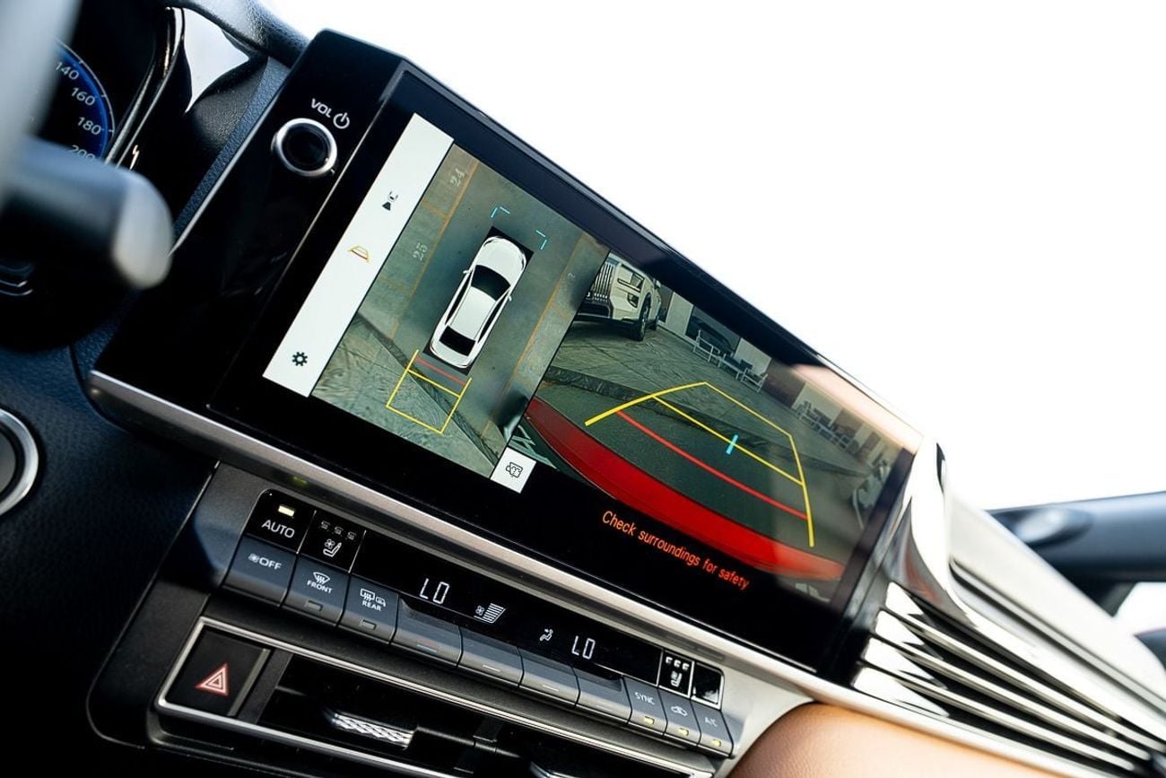 تويوتا كامري Lumiere Hybrid 2.5L Petrol Automatic Transmission 2025