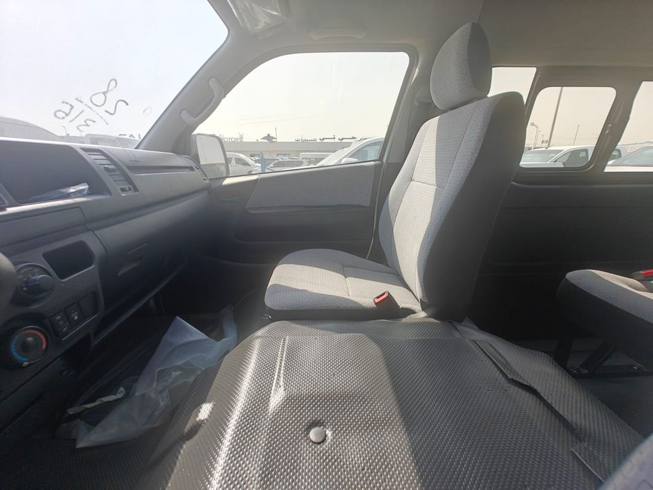 Toyota Hiace 2.5L DIESEL HR 15 SEATER MANUAL TRANSMISSION( FOR RE-EXPORT ONLY )