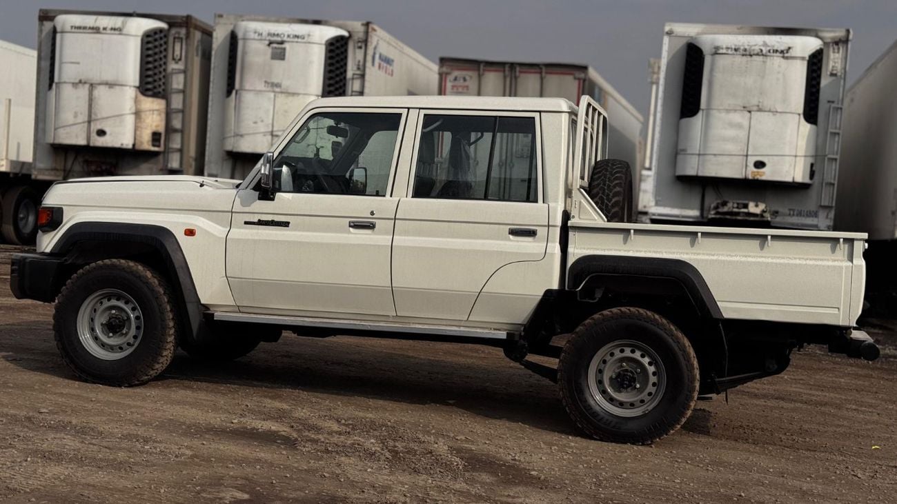 Toyota Land Cruiser Pick Up LC79 Double Cabin LHD 4.2L 1HZ V6 Diesel Engine Manual Gear 4WD 5 Seater 4 Doors