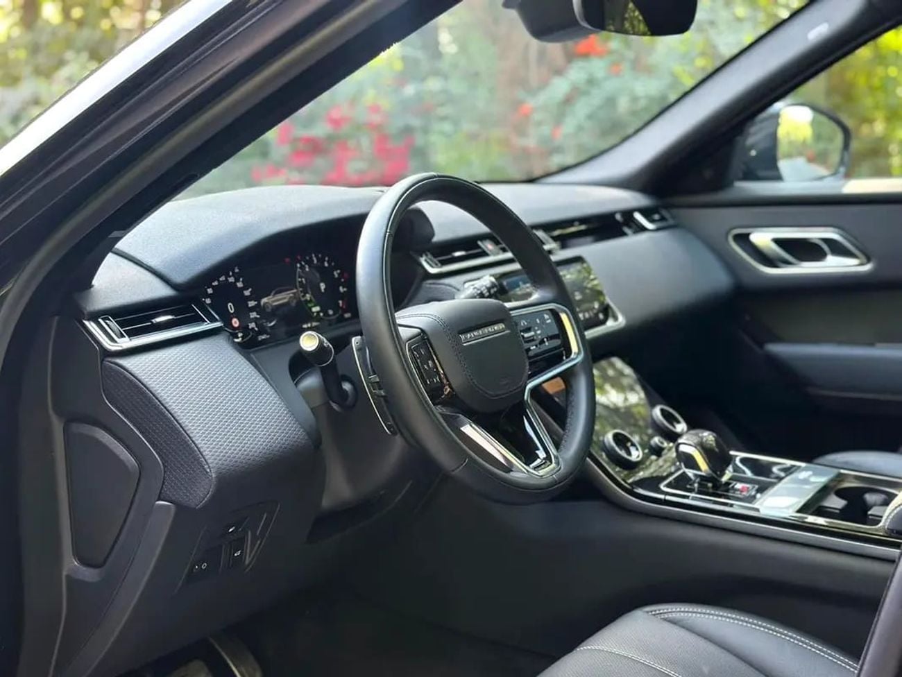 Land Rover Range Rover Velar R-DYNAMIC S S P400 3.0L 2024 Range Rover Velar S P400e Plug-in Hybrid | 2.0L Turbo 4-cylinder | 404