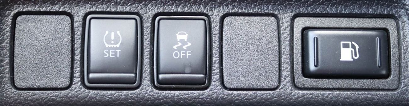 نيسان نافارا Std 2.5L RWD A/T Nissan Navara RWD 2020 GCC Original Paint accident-free, in excellent condition, 10