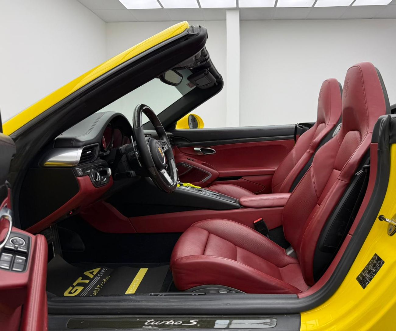 Porsche 911 Turbo S 3.8L (560 HP) Coupe 2014 Porsche 911 Turbo S ,Full Porsche Service History ,Excellent Condit